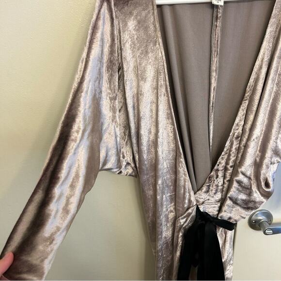 Diane von Furstenberg Velvet Wrap Dress Size 12 - Picture 6 of 9